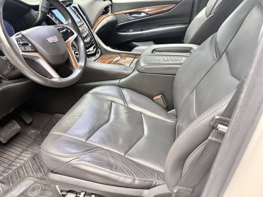 Used 2018 Cadillac Escalade ESV Luxury AWD/4WD image 9