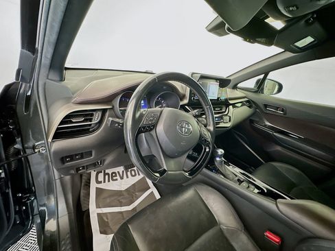 Used 2019 Toyota C-HR Limited FWD image 9