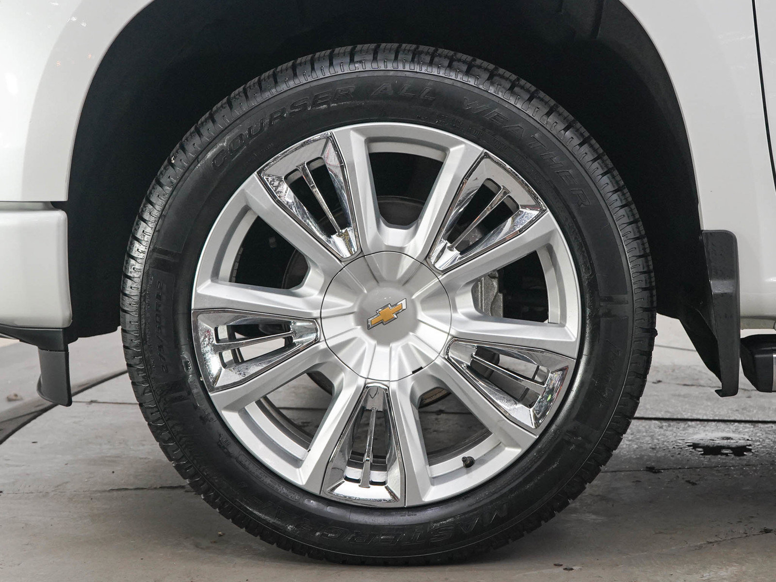 Used 2025 Chevrolet Silverado 1500 High Country AWD/4WD image 29