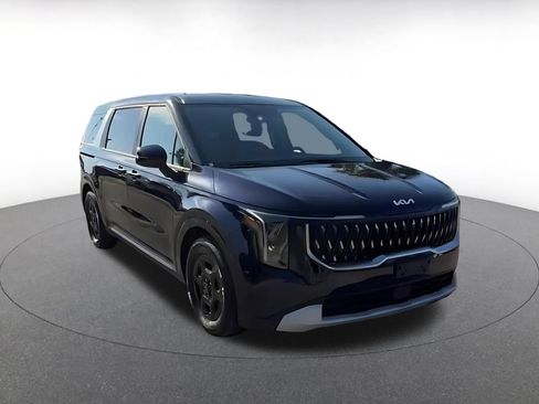 Used 2026 Kia Carnival FWD image 3