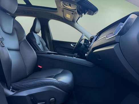 Used 2024 Volvo XC60 B5 Plus image 16