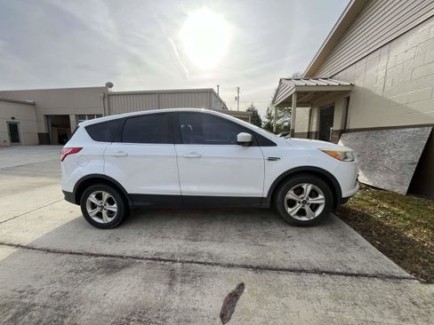 Used 2014 Ford Escape SE FWD image 2