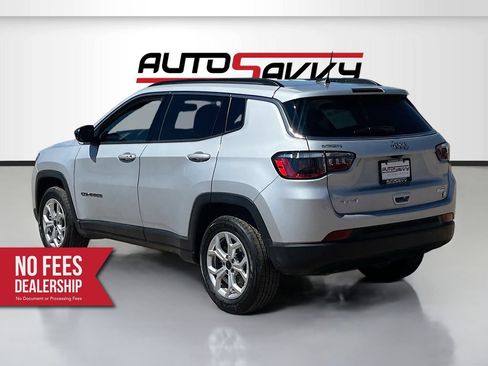 Used 2025 Jeep Compass Latitude AWD/4WD image 5