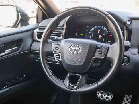 Used 2025 Toyota Camry SE FWD image 17