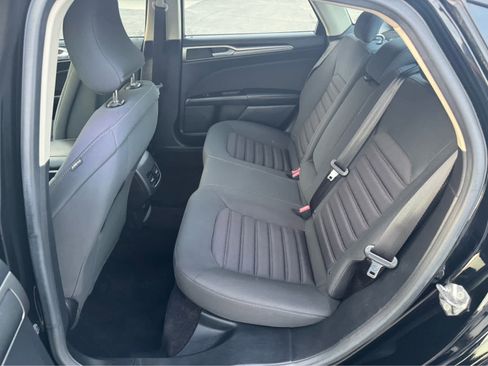 Used 2017 Ford Fusion SE w/ Fusion SE Technology Package image 13