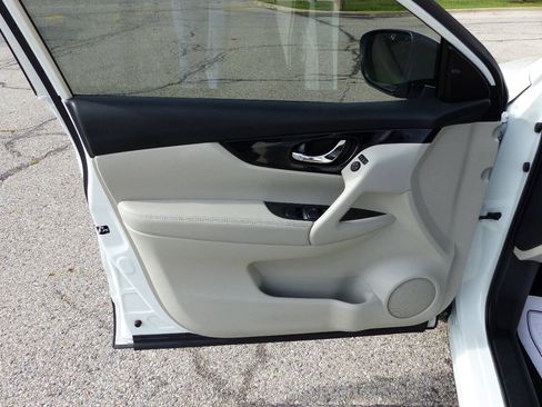Used 2021 Nissan Rogue Sport SV FWD image 17