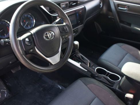 Used 2017 Toyota Corolla LE image 11