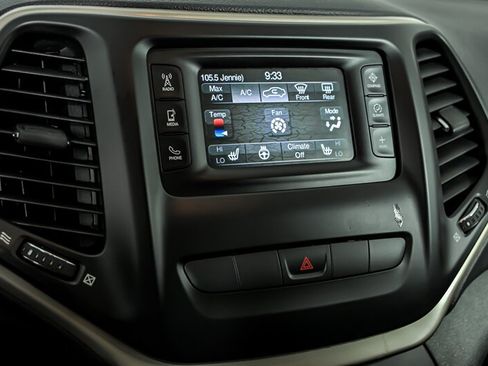 Used 2015 Jeep Cherokee Sport w/ Cold Weather Group AWD/4WD image 22