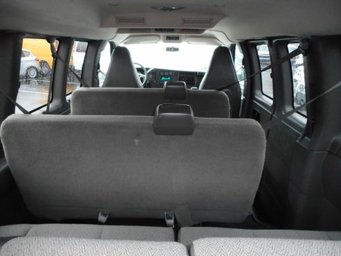 Used 2017 Chevrolet Express 3500 LT w/ LT Preferred Equipment Group image 18