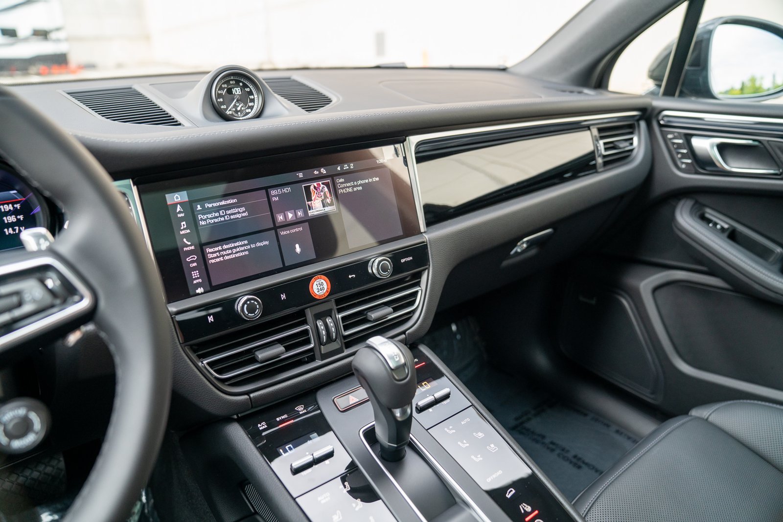 Certified 2026 Porsche Macan AWD/4WD image 15