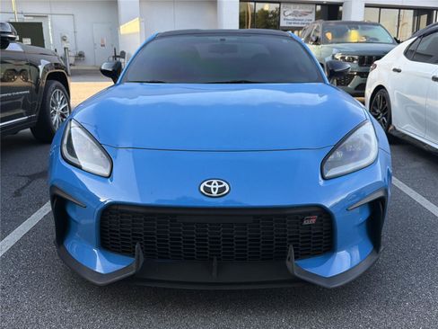 Used 2023 Toyota GR86 RWD image 2