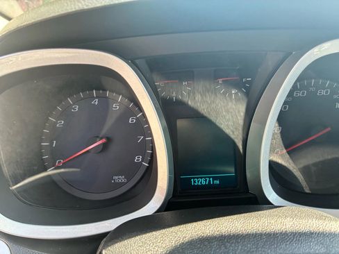 Used 2017 Chevrolet Equinox LT w/ Convenience Package image 12