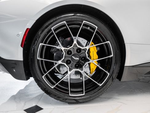 Used 2025 Aston Martin Vanquish image 47