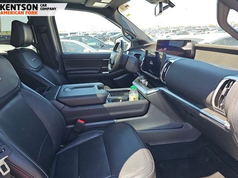 Used 2025 Ford Expedition Platinum w/ Stealth Appearance Package AWD/4WD image 7
