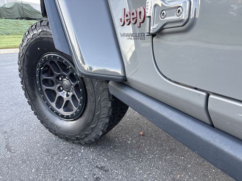 Used 2021 Jeep Wrangler Unlimited Rubicon w/ Xtreme Recon 35" Tire Package AWD/4WD image 9