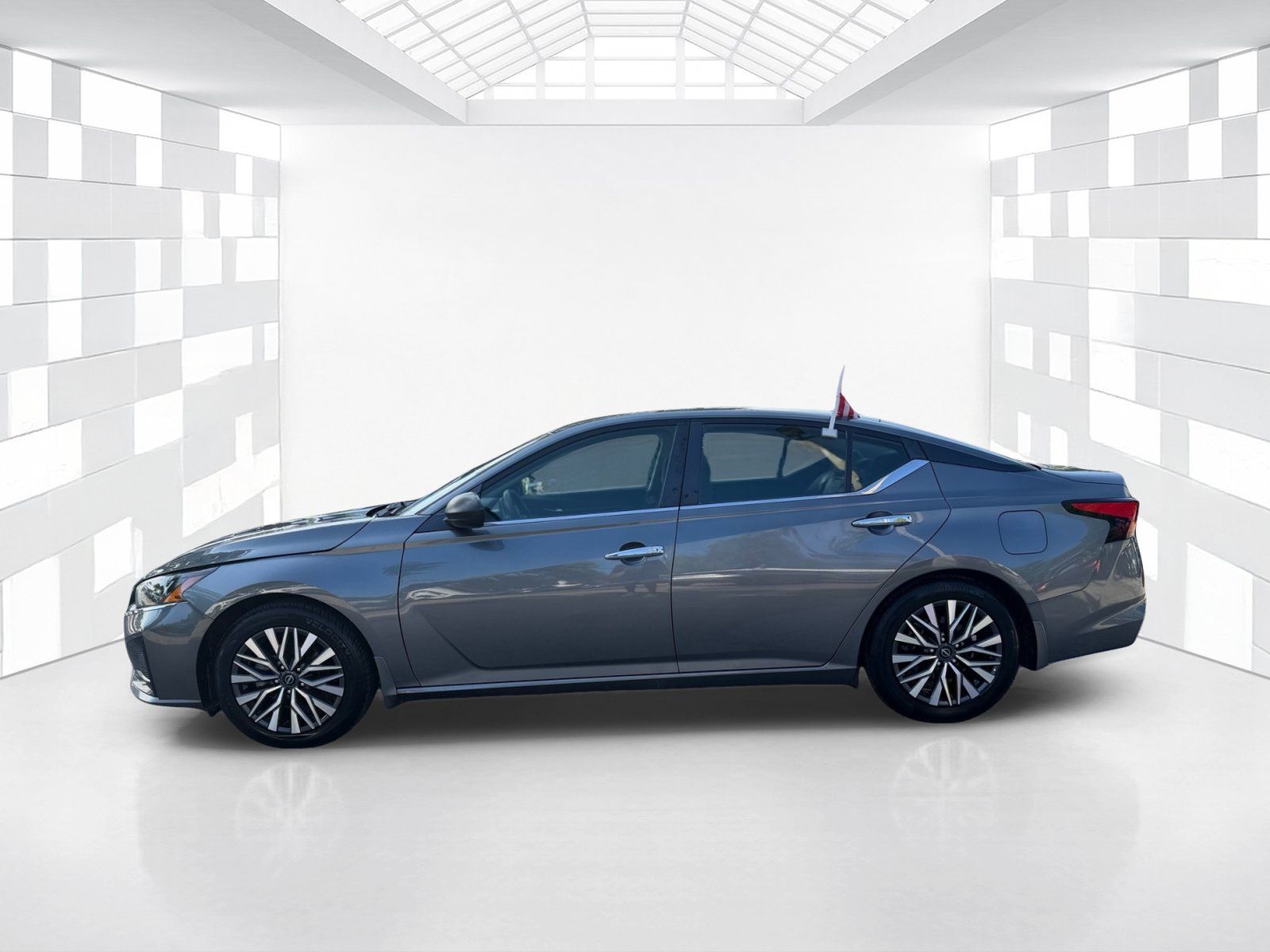 Certified 2024 Nissan Altima 2.5 SV FWD image 4
