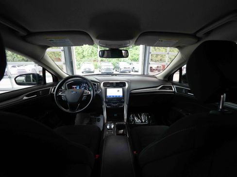 Used 2020 Ford Fusion SE FWD image 19