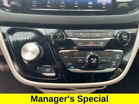 Used 2023 Chrysler Pacifica Touring-L FWD image 26