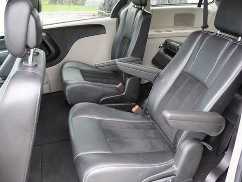 Used 2018 Dodge Grand Caravan SXT FWD image 17