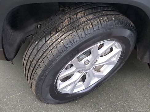 Used 2023 Jeep Grand Cherokee Limited image 32