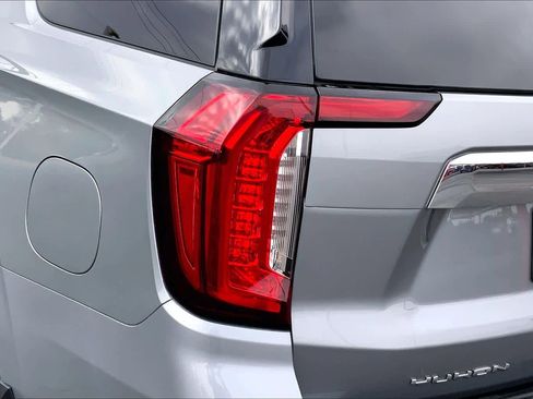 Used 2023 GMC Yukon SLT image 29