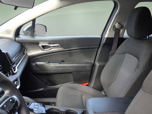 Used 2023 Kia Sportage LX image 11
