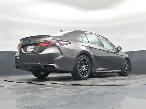 Used 2024 Toyota Camry SE image 40