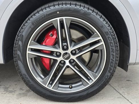 Certified 2025 Audi Q5 e Premium Plus AWD/4WD image 16