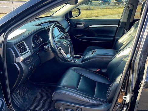 Used 2019 Toyota Highlander XLE image 23