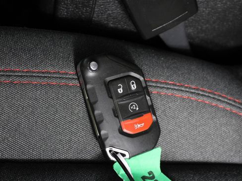 Used 2025 Jeep Wrangler Unlimited Rubicon w/ Convenience Group AWD/4WD image 32