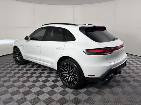 Certified 2025 Porsche Macan AWD/4WD image 3