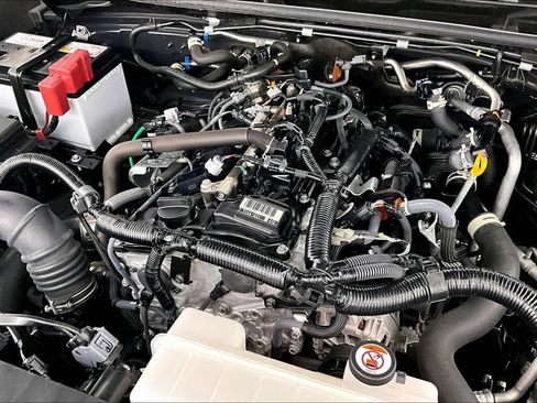 Used 2025 Toyota 4Runner SR5 AWD/4WD image 34