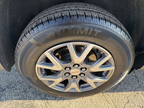 Certified 2020 GMC Acadia SLT w/ Driver Alert Package II image 13