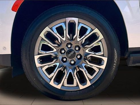 Used 2023 GMC Yukon Denali Ultimate AWD/4WD image 9