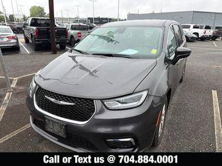 Used 2023 Chrysler Pacifica Touring-L FWD video 1