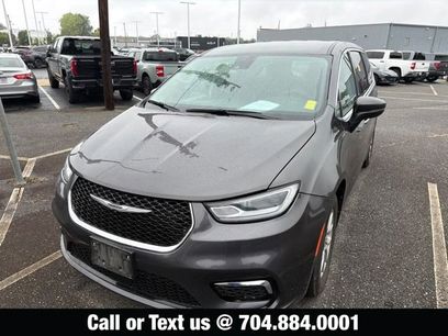 Used 2023 Chrysler Pacifica Touring-L