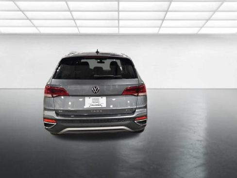 Used 2022 Volkswagen Taos SE AWD/4WD image 5