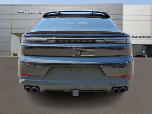 Used 2024 Porsche Cayenne S image 7