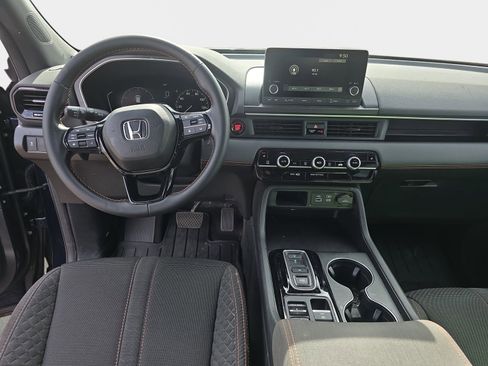 Used 2025 Honda Pilot Sport image 12