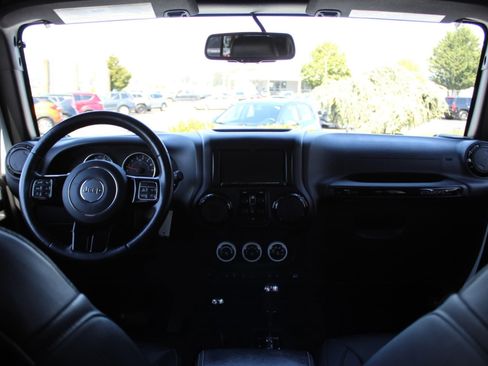 Used 2017 Jeep Wrangler Unlimited Sahara AWD/4WD image 23
