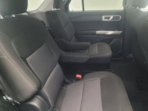 Used 2022 Ford Explorer XLT image 19