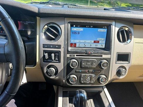 Used 2017 Ford Expedition XLT w/ Equipment Group 202A AWD/4WD image 15