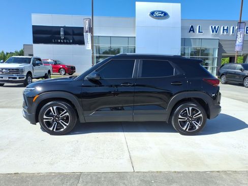 Used 2024 Chevrolet TrailBlazer LT w/ LT Cold Weather Package FWD image 2