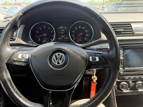 Used 2018 Volkswagen Passat 2.0T R-Line w/ R-Line Lighting Package FWD image 20
