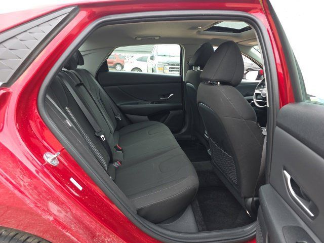 Used 2025 Hyundai Elantra SEL FWD image 10