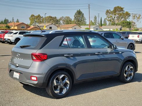 Certified 2025 Hyundai Venue Limited FWD image 2