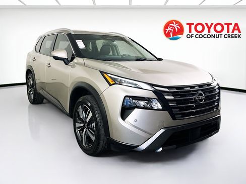 Used 2024 Nissan Rogue SL AWD/4WD image 1
