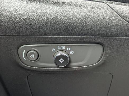 Used 2025 Buick Encore GX Avenir w/ Avenir Technology Package image 25