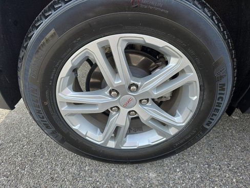 Used 2023 GMC Terrain SLE w/ Driver Convenience Package image 12