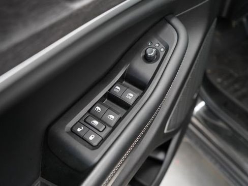 Used 2022 Jeep Grand Cherokee Limited 4xe image 11